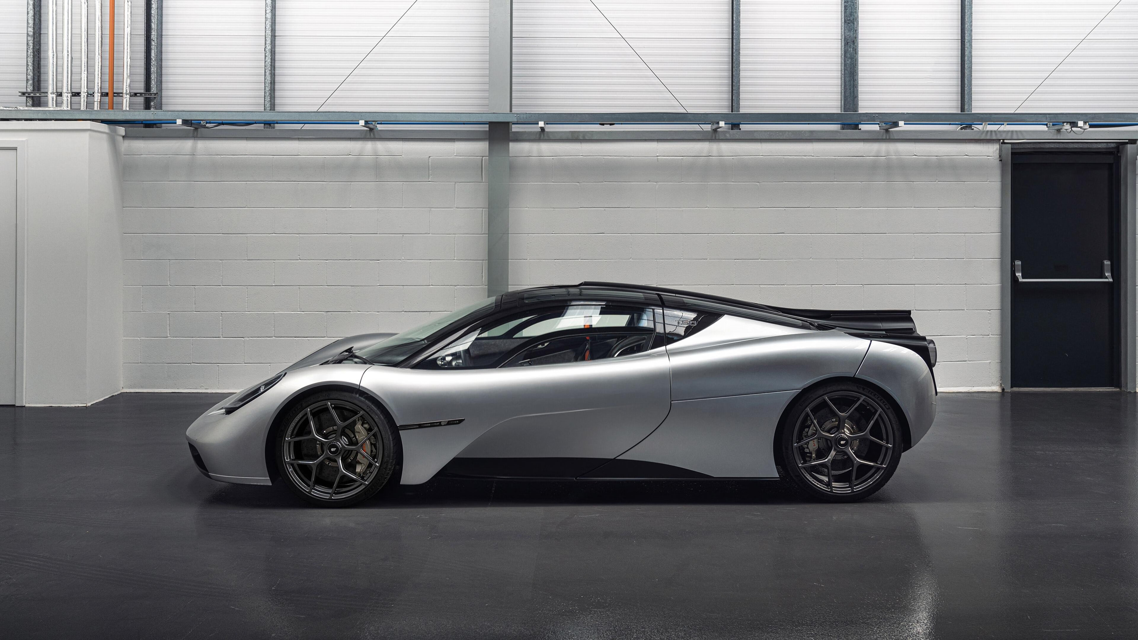 爱游戏官方-红牛车队在制造商积分榜上排名第一，红牛车队几个冠军